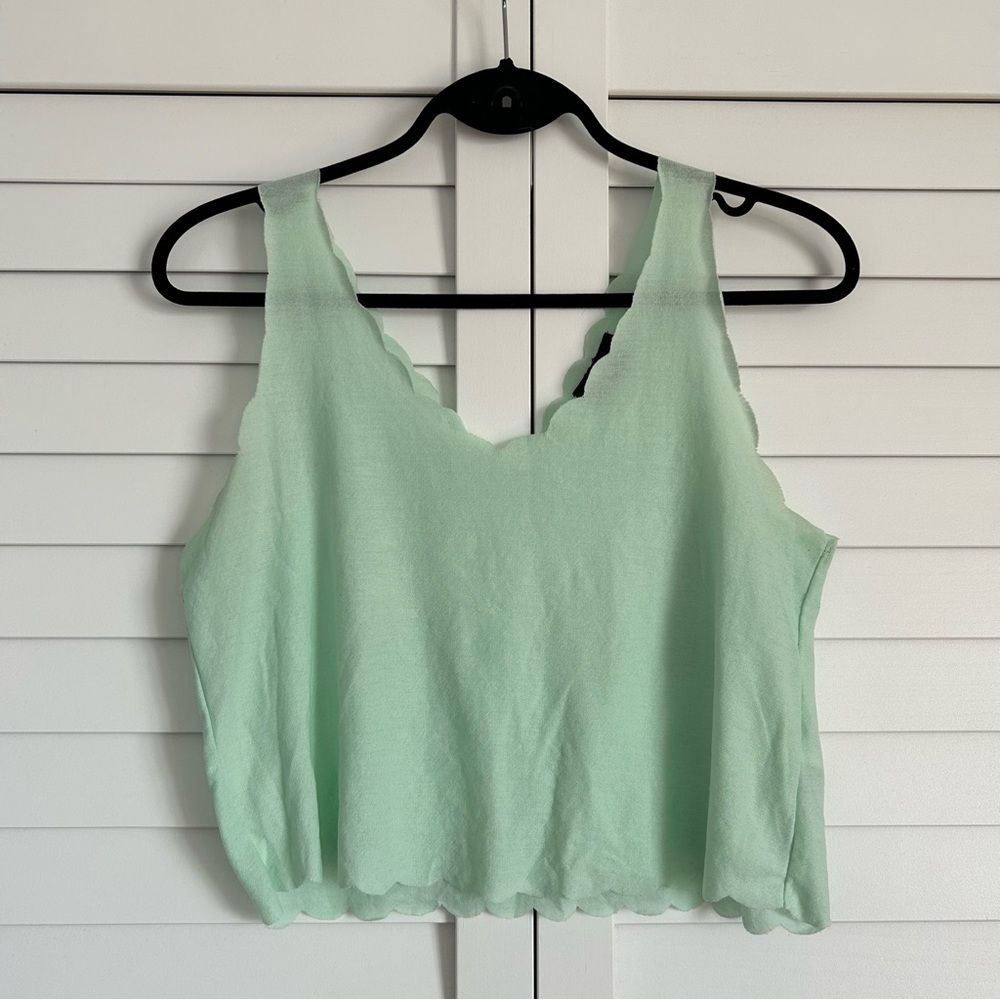 2/$15 🐧 Mint Green Topshop Scalloped Hem Cropped Tank Top